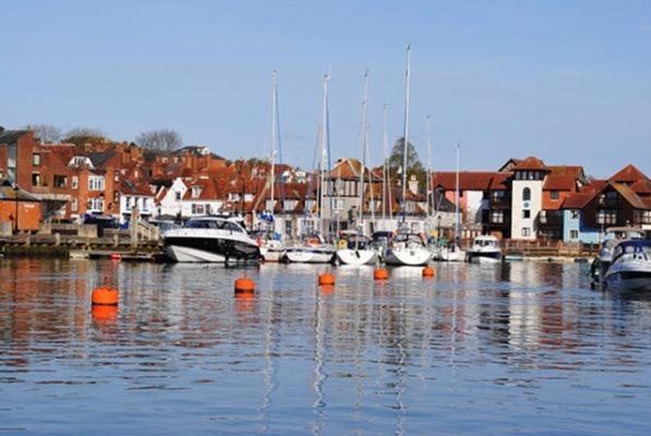 Courtyard Cottages Lymington, 2 Adults Only Екстер'єр фото